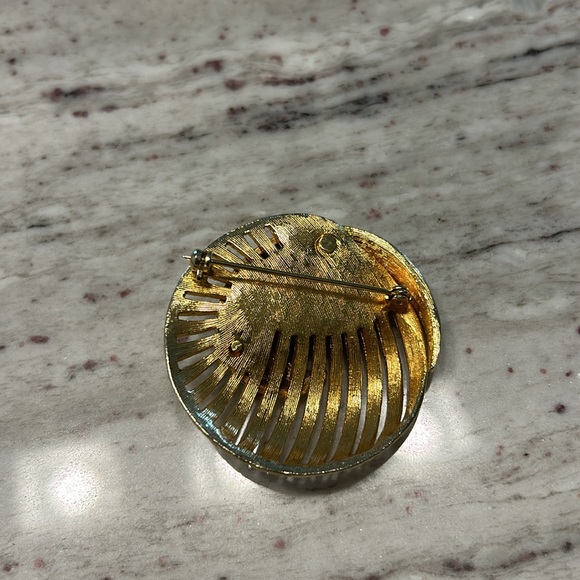 Gold Tone Vintage Brooch - Picture 2 of 3